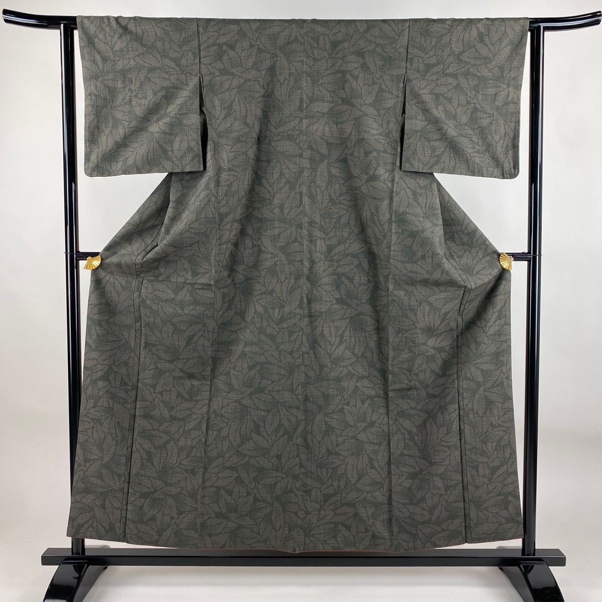 【美品】 紬 身丈156cm 裄丈62cm S 袷 花 亀甲絣 灰緑 正絹 秀品 【中古】拍卖