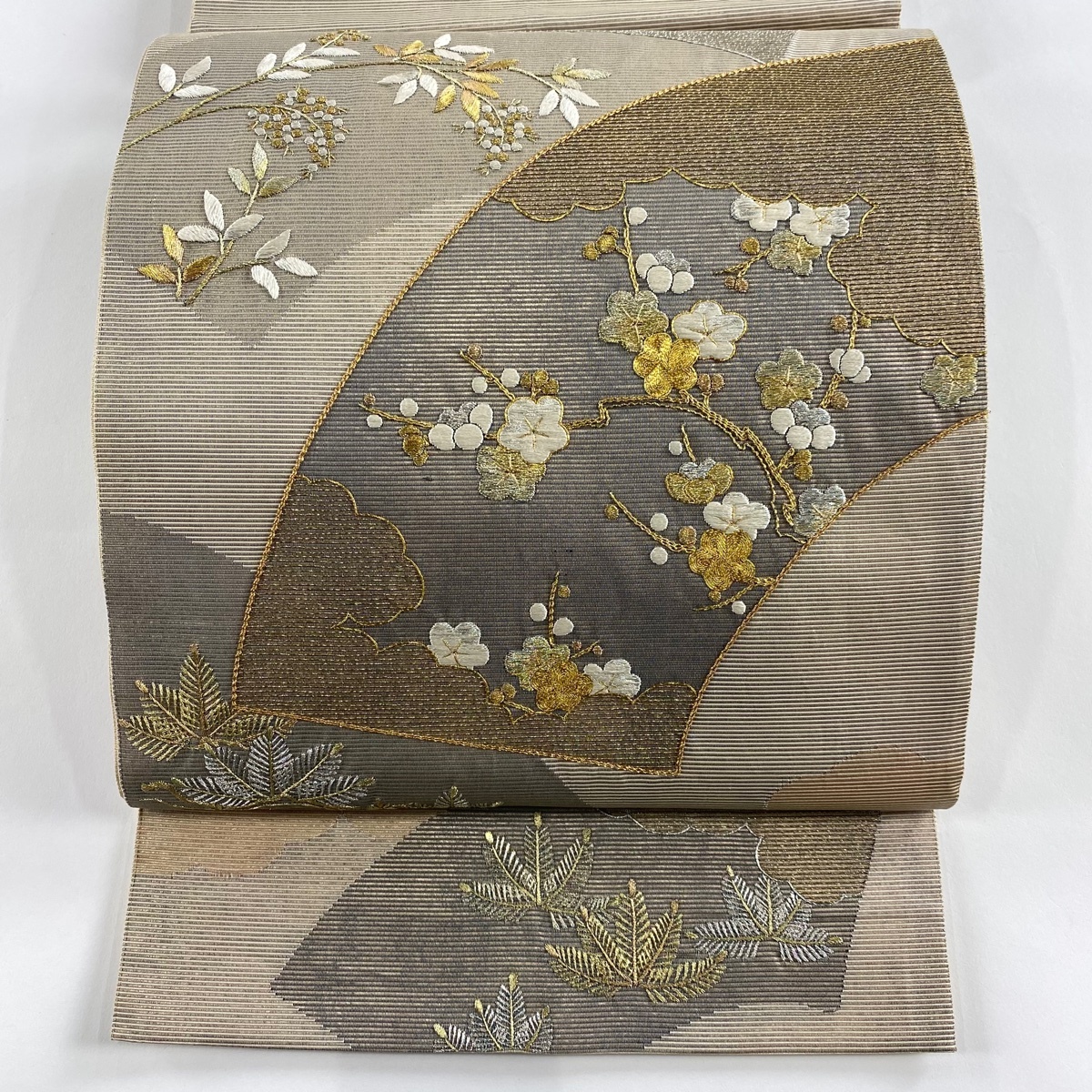 袋帯 秀品 扇面 枝梅 金銀糸 刺繍 灰茶 お太鼓柄 正絹 【中古】拍卖