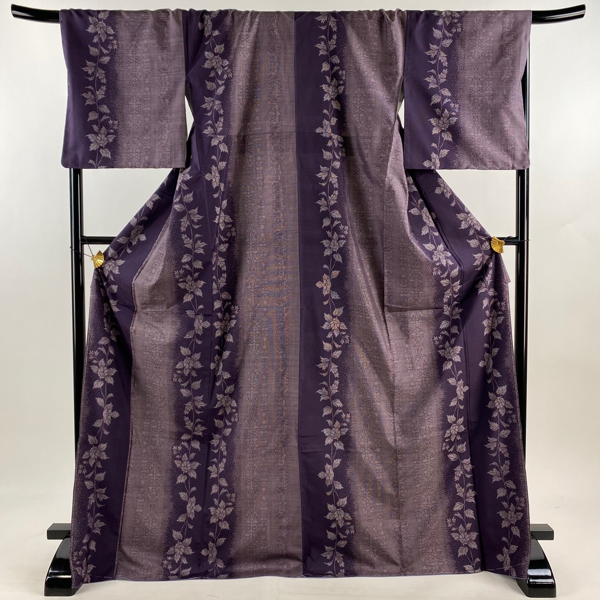 【美品】 大島紬 身丈171.5cm 裄丈71cm L 袷 植物染 屋久島紫いも染 やまと 証紙 草花 紫 正絹 逸品 【中古】拍卖