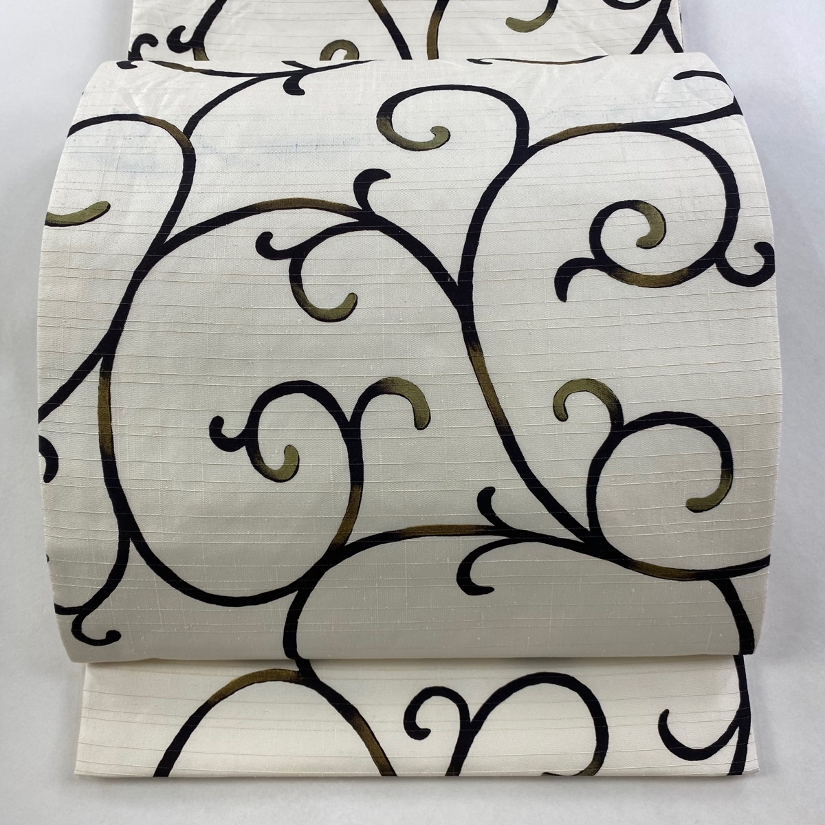 袋帯 逸品 紬地 やまと 想屋 唐草 金彩 クリーム 全通 正絹 【中古】拍卖