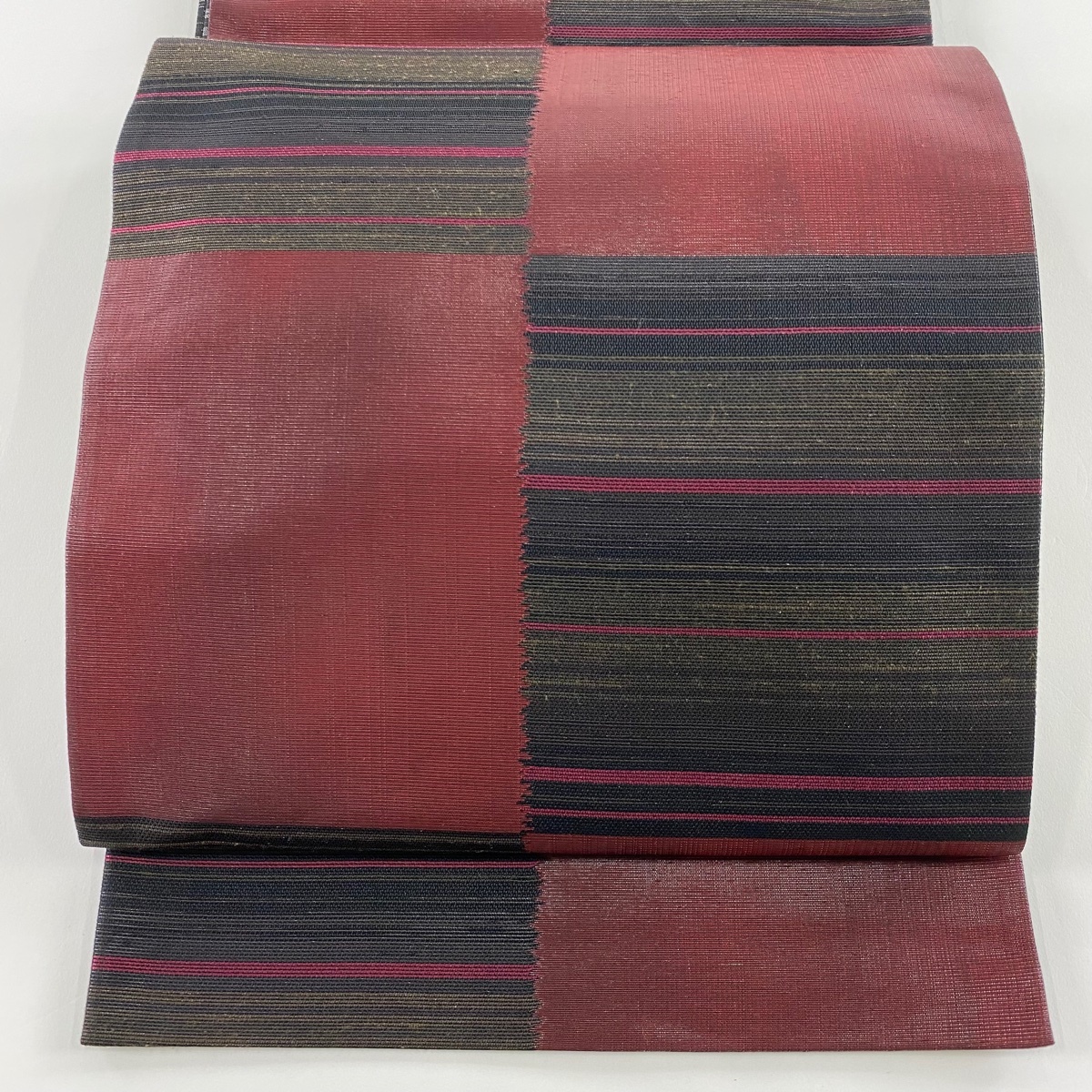 【美品】 袋帯 逸品 洛陽織物 落款 変わり市松 縞 彩り箔 えんじ色 六通 正絹 【中古】拍卖