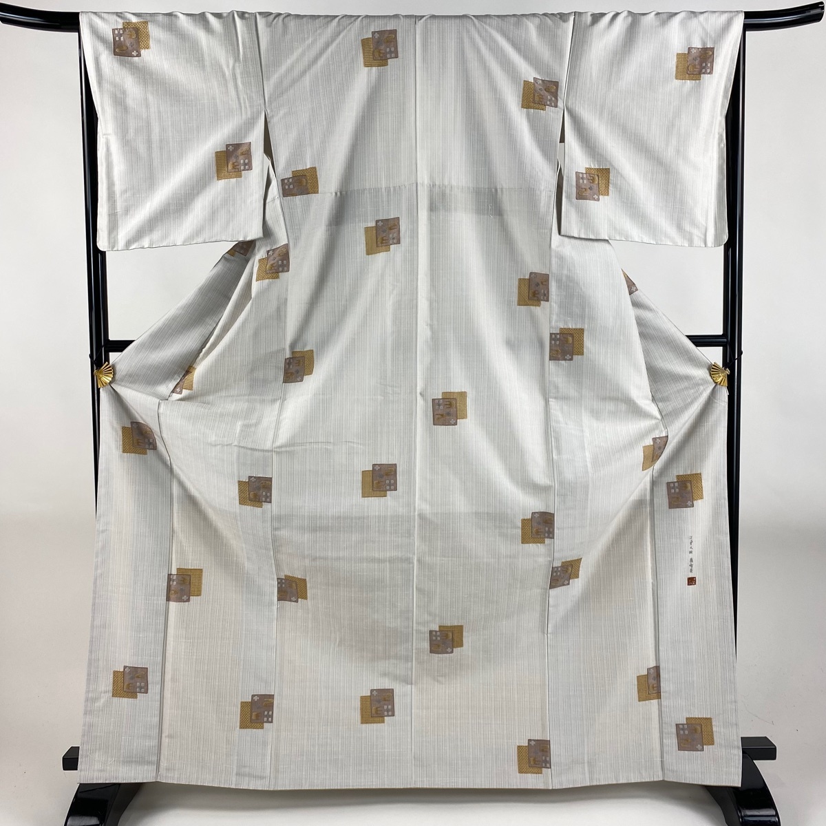 【美品】 小紋 身丈168cm 裄丈67.5cm L 袷 蒋雪英監修 紬地 落款 燕 流水 刺繍 灰白 正絹 逸品 【中古】拍卖