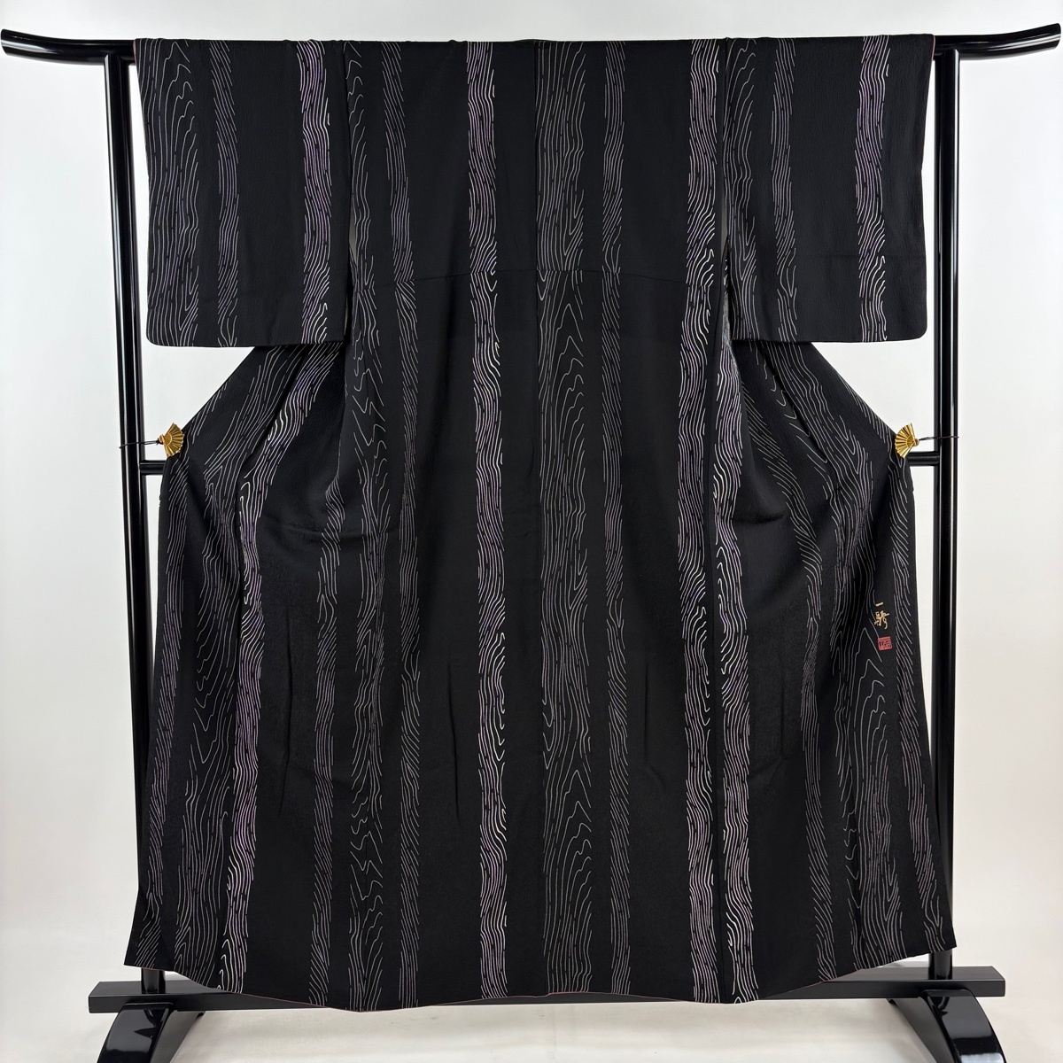 小紋 身丈157.5cm 裄丈63cm S 袷 草野一騎 落款 木目柄 黒 正絹 名品 【中古】拍卖