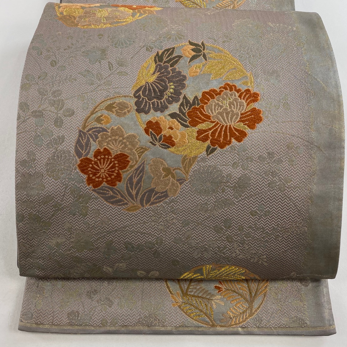 【美品】 袋帯 秀品 奥野地秋草 花色舞金泥 花丸文 草花 金糸 箔 灰色 六通 正絹 【中古】拍卖