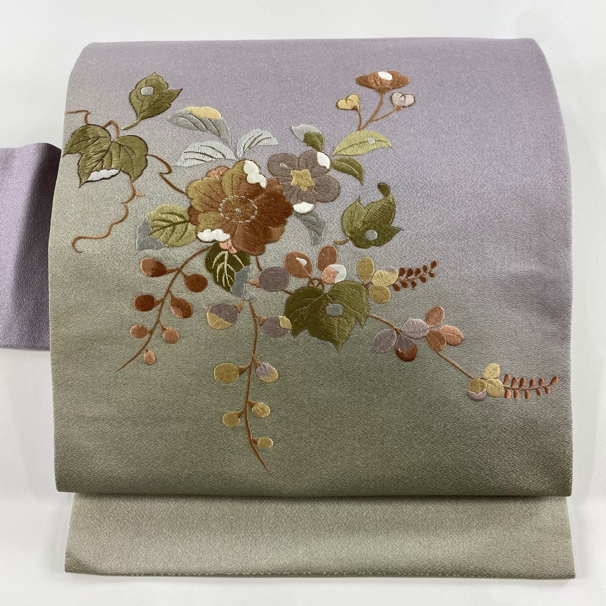 名古屋帯 秀品 草花 刺繍 金銀糸 薄紫 正絹 【中古】拍卖