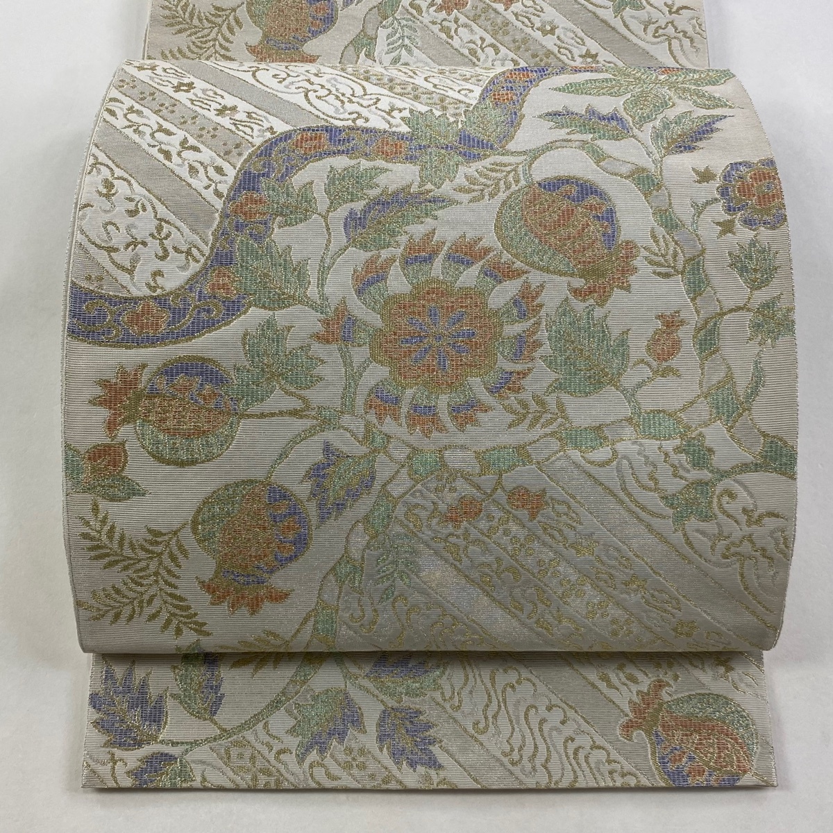 【美品】 袋帯 逸品 川島織物 落款 枝花 花唐草 金銀糸 灰白 六通 正絹 【中古】拍卖