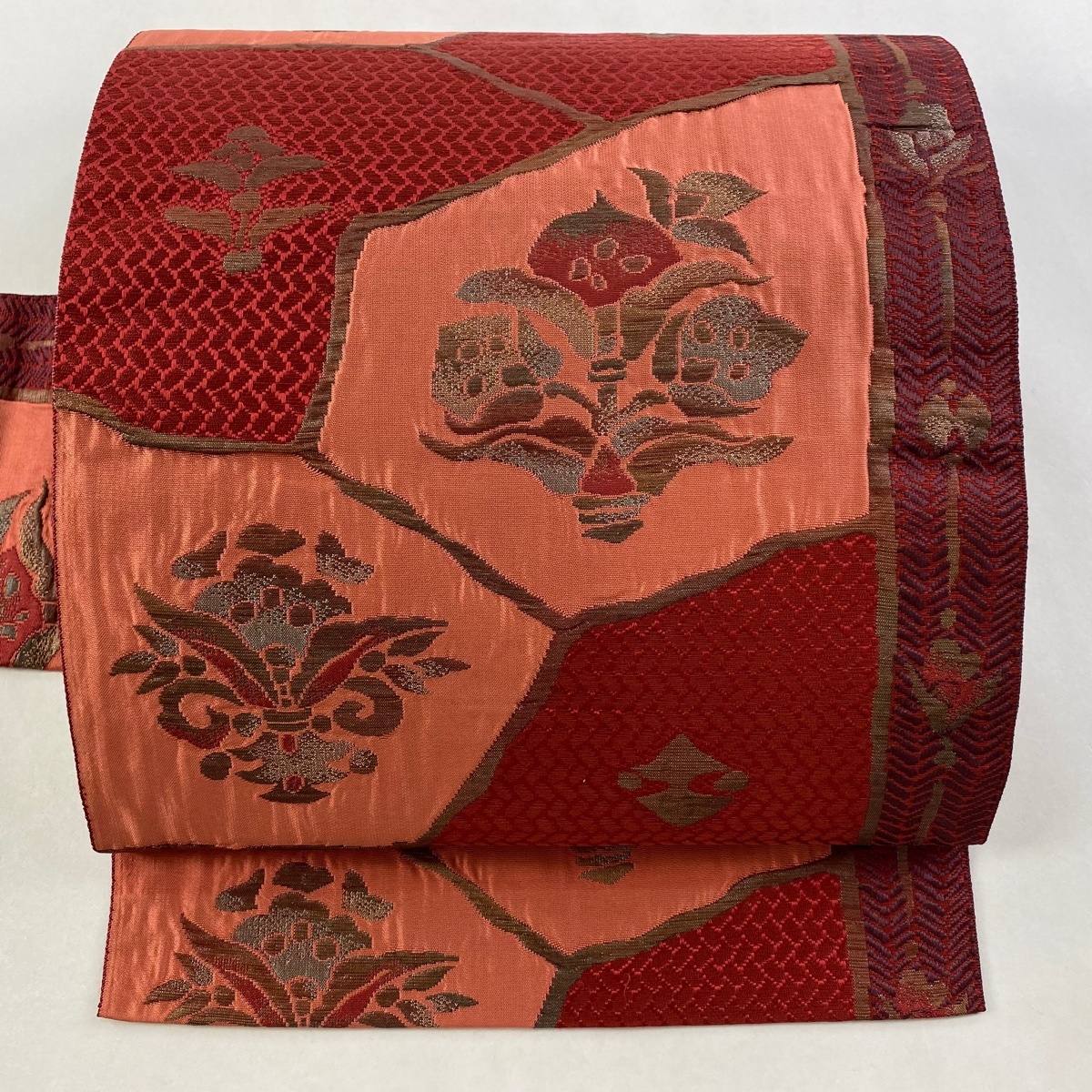 【美品】 名古屋帯 優品 草花 幾何学模様 箔 赤 正絹 【中古】拍卖