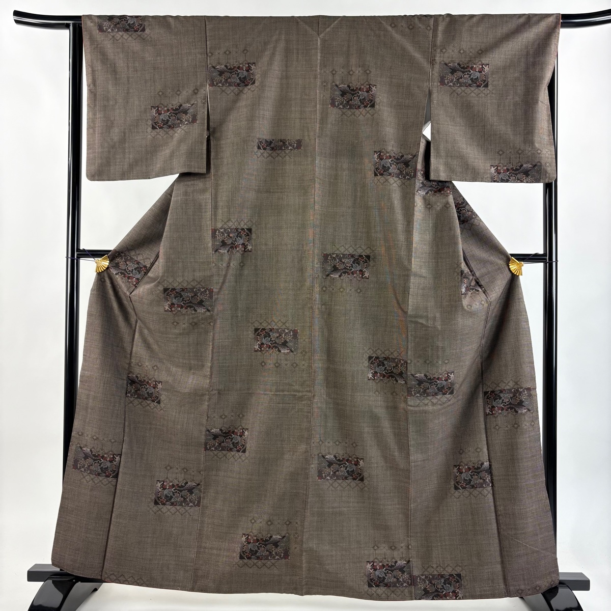 紬 身丈164cm 裄丈65.5cm M 袷 草花 幾何学模様 茶色 正絹 秀品 【中古】拍卖