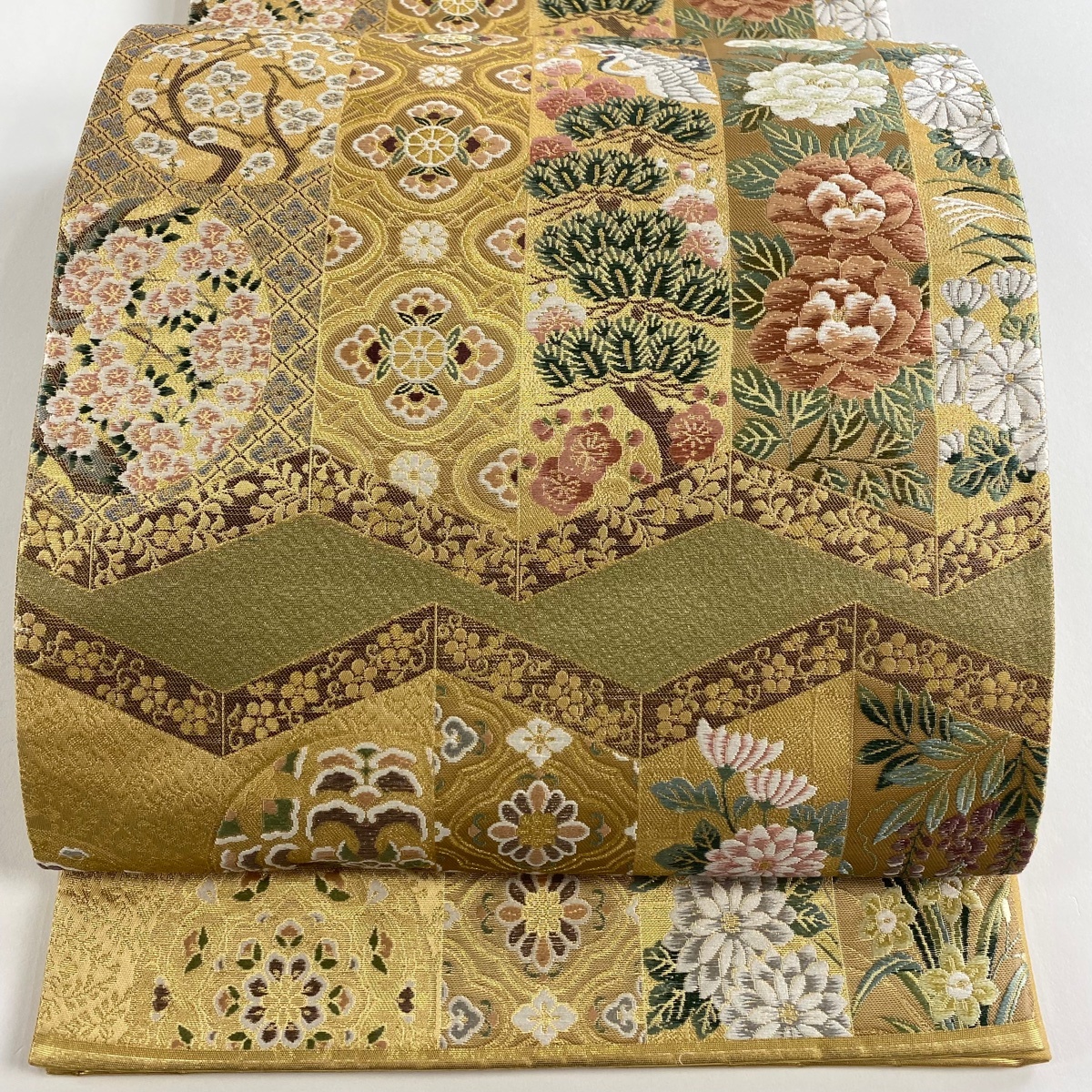 【美品】 袋帯 秀品 関西仕立て 障壁草花屏風図 金糸 箔 金色 六通 正絹 【中古】拍卖