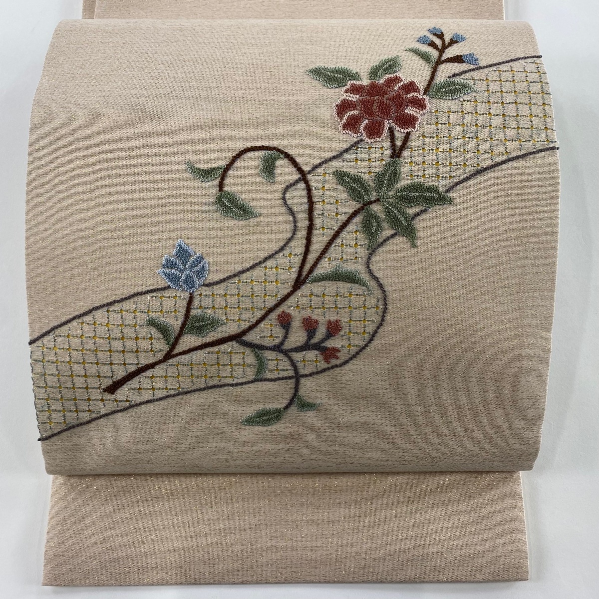 【美品】 袋帯 秀品 草花 霞 刺繍 箔 ピンクベージュ お太鼓柄 正絹 【中古】拍卖