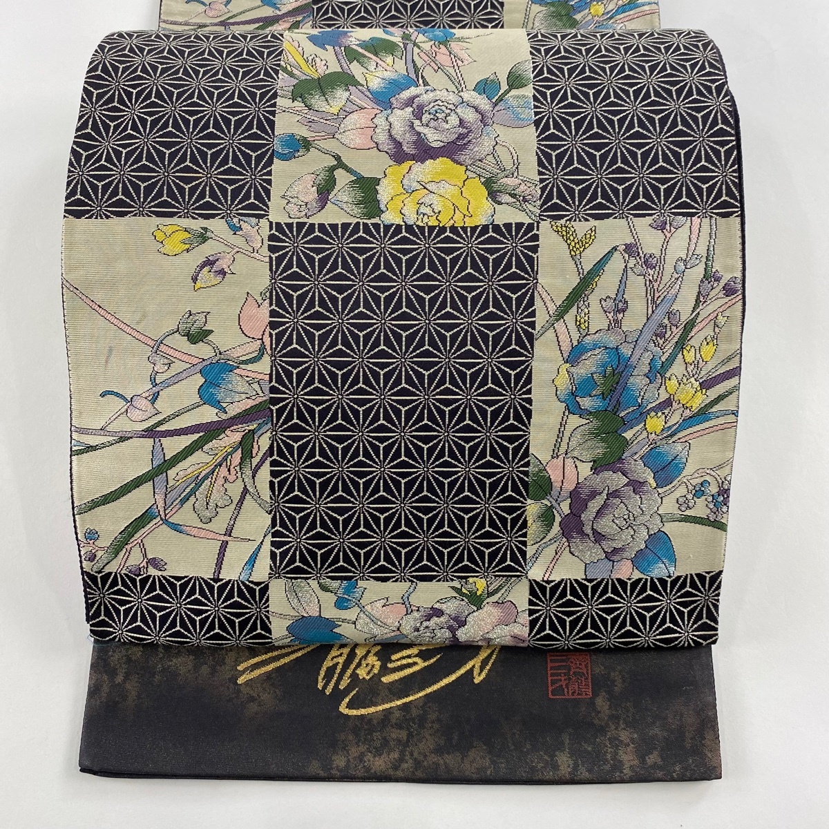 袋帯 名品 斉藤三才 落款 加賀染花 関西仕立て 草花 麻の葉 銀糸 箔 濃紫 六通 正絹 【中古】拍卖