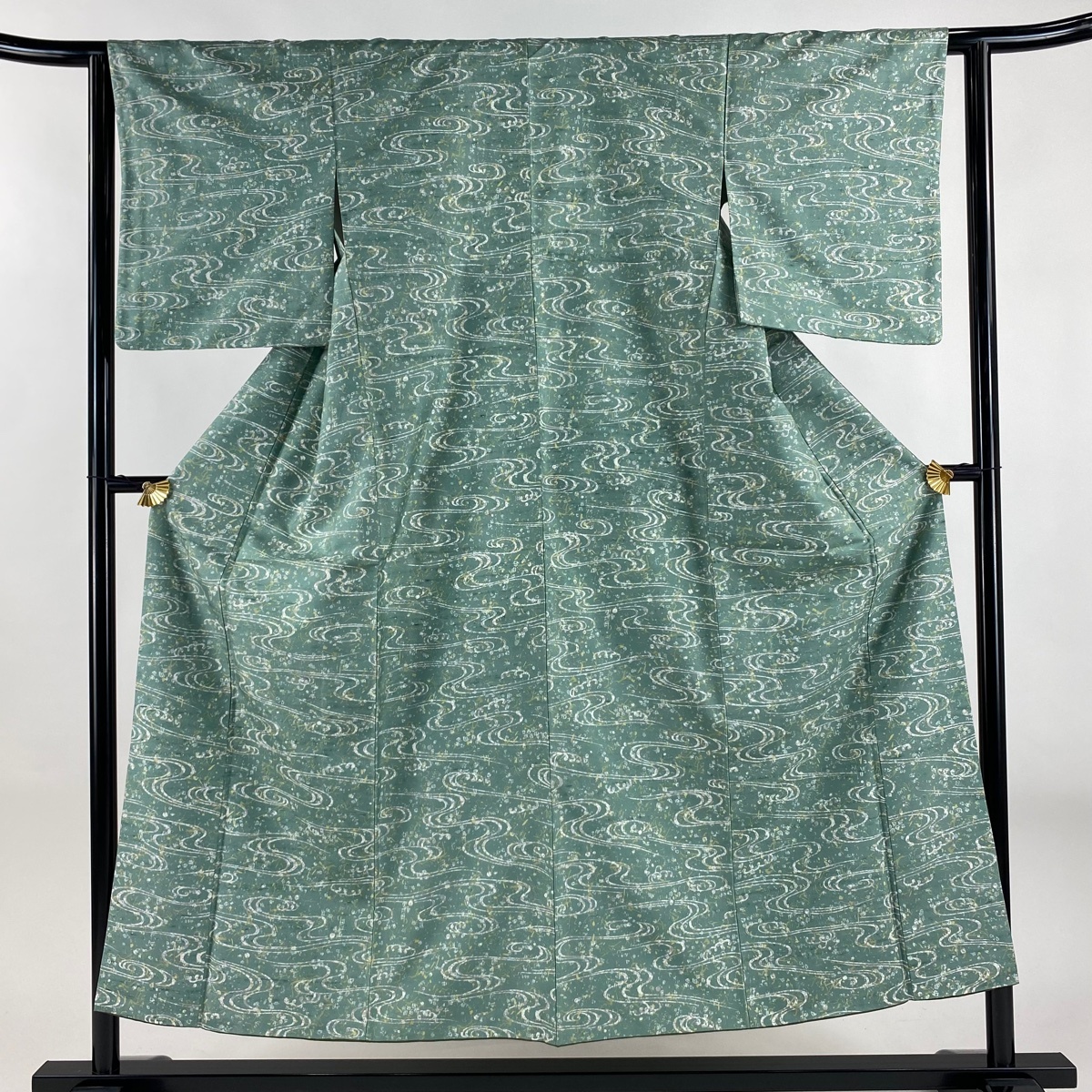 【美品】 小紋 身丈152cm 裄丈62cm S 袷 紬地 やまと 流水 幾何学 薄緑 正絹 名品 【中古】拍卖