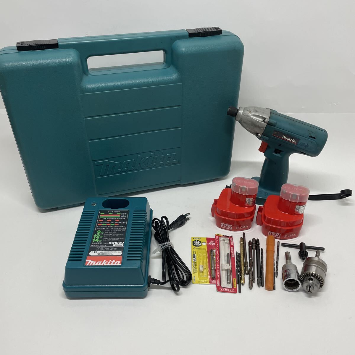 makita マキタ 充電式インパクトドライバー 6913D バッテリー 2個 1202 充電器 DC1209拍卖