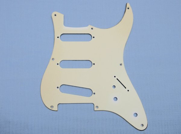 FERNANDES フェルナンデス ピックガード 8点止め、シンクロ、2ポット、1P SSS ミニスイッチ穴有 90年製FERNANDES FST-70拍卖