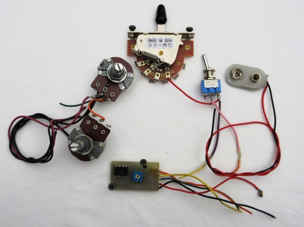 FERNANDES フェルナンデス ミッドブースターサーキットセット アクティブPU対応 完動品 希少です 90年製FERNANDES FST-70拍卖