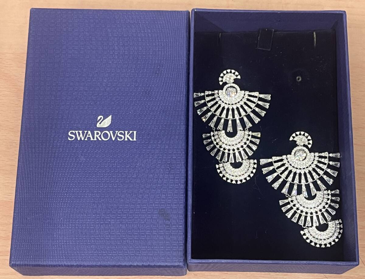 19036【1円スタート】SWAROVSKI スワロフスキー ピアス 発送時の事故保証なし 中古品 現状品 包装無しで封入し発送拍卖