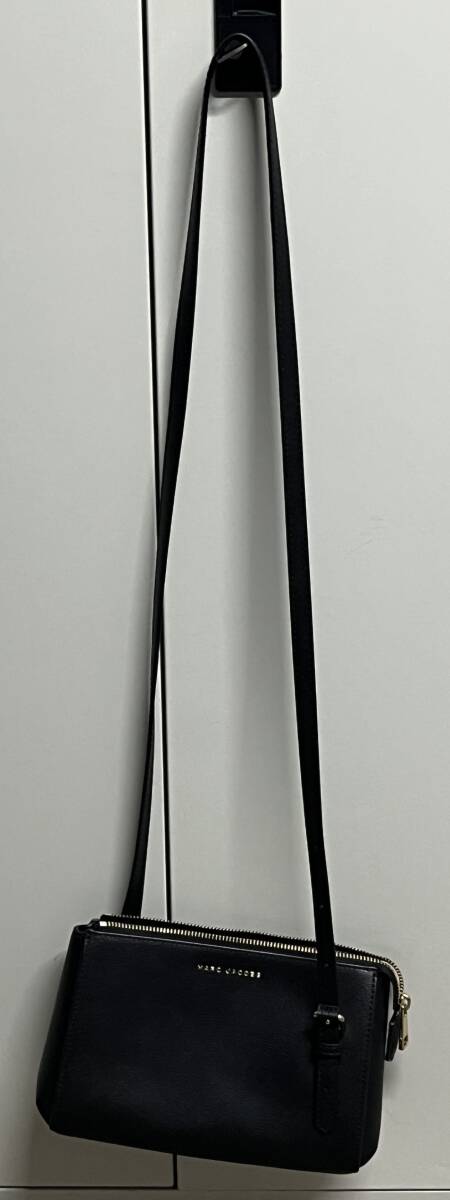 19063 MARC JACOBS マークジェイコブス ショルダーバッグ ブラック系 現状品 中古品 傷有包装無しでそのまま封入し発送拍卖