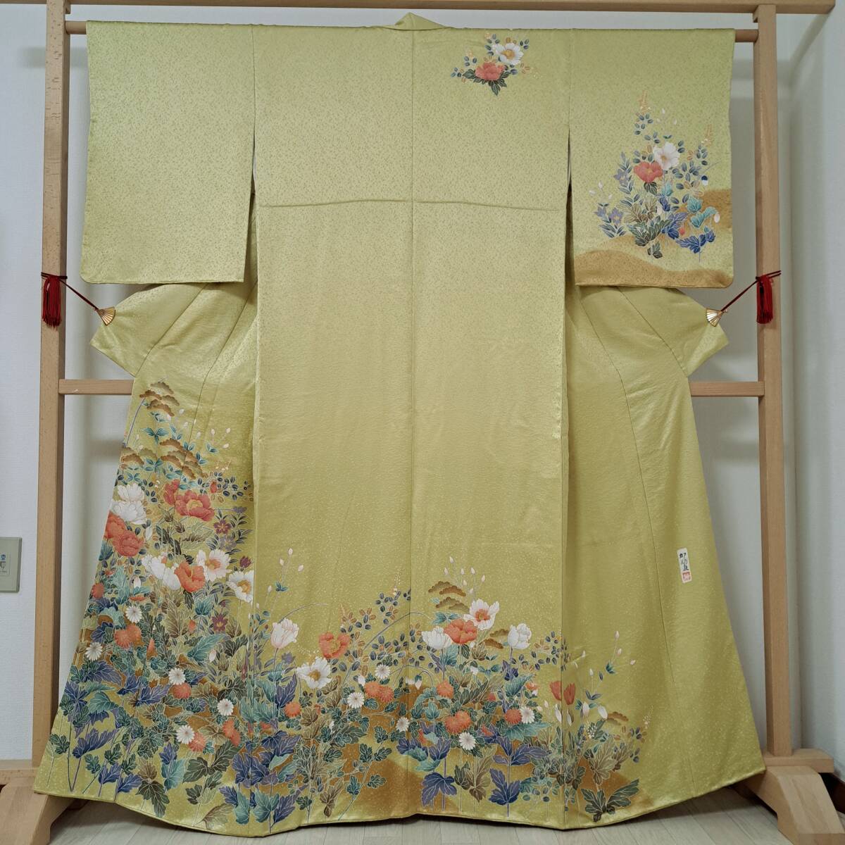 即決■着物の越田■69.5身丈165.5 正絹 付下げ 花柄 紋無し 落款有り 裄長 ゆったりサイズ つるっとした生地感 パーティー 観劇 ■め01R03拍卖