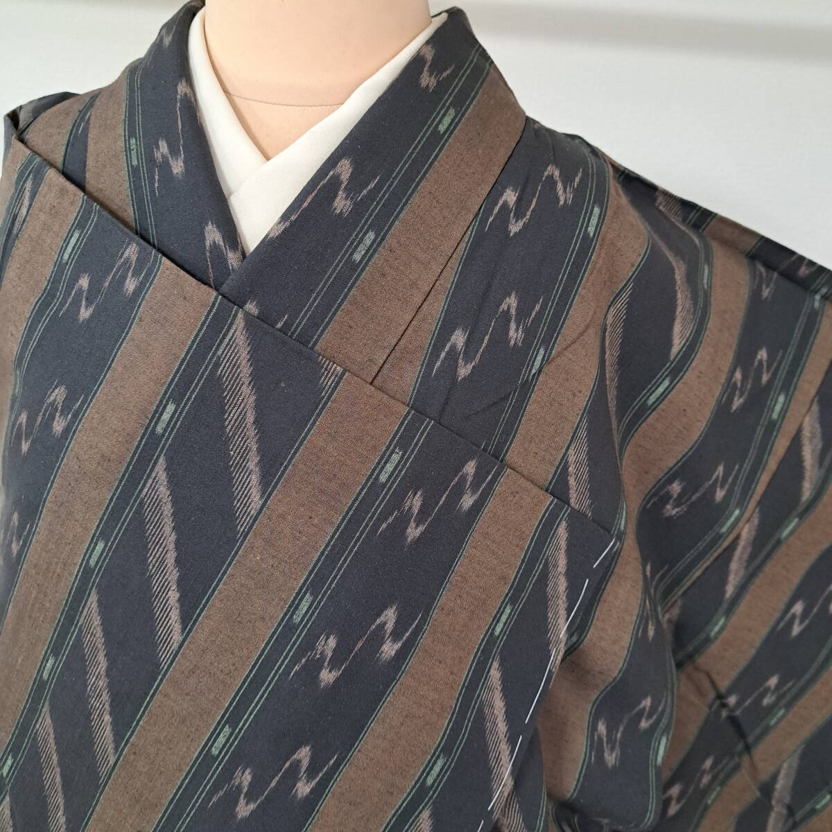 即決■着物の越田■裄67.5身丈160正絹 紬 しつけ糸有り カジュアル 普段着 ■め01R05拍卖