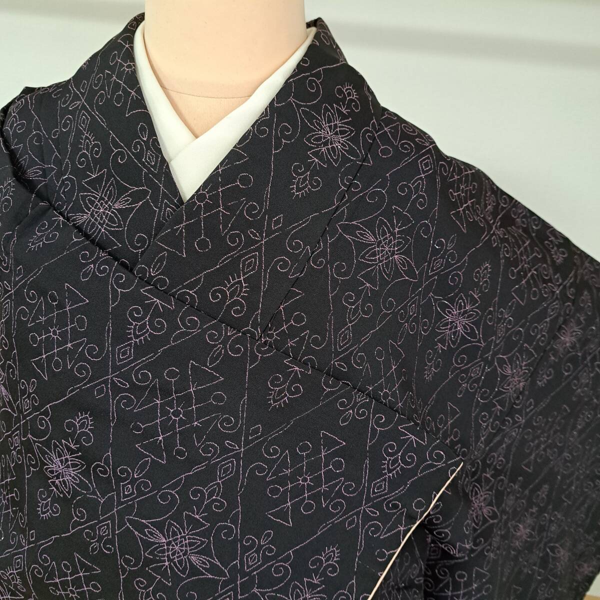 即決■着物の越田■裄64 身丈156 正絹 アンティーク着物 銀糸 個性的 カジュアル リメイクにも■め03R08拍卖