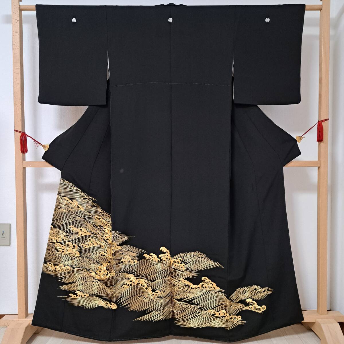 即決■着物の越田■裄65.5身丈162 正絹 黒留袖 フォーマル 比翼あり 親族の結婚式 金駒 刺繍 美品 ■め08R01拍卖