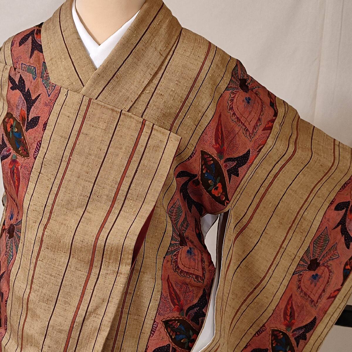 即決■着物の越田■裄65.5身丈165 紬 袷 縦縞 更紗柄 茶色系 L寸 美品 双◇め16E03拍卖