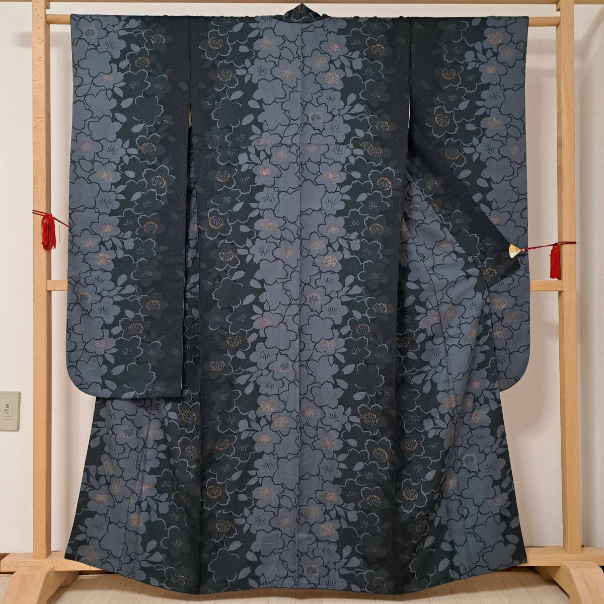 即決■着物の越田■裄66身丈162 正絹 振袖 成人式 黒地 桜 着用可能 ■め20R03拍卖