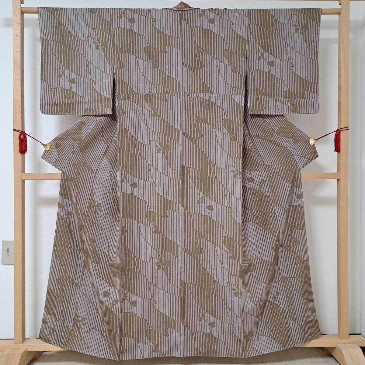 即決■着物の越田■裄65身丈161 正絹 小紋 カジュアル しつけ糸あり 普段着 おでかけに■め22R07拍卖