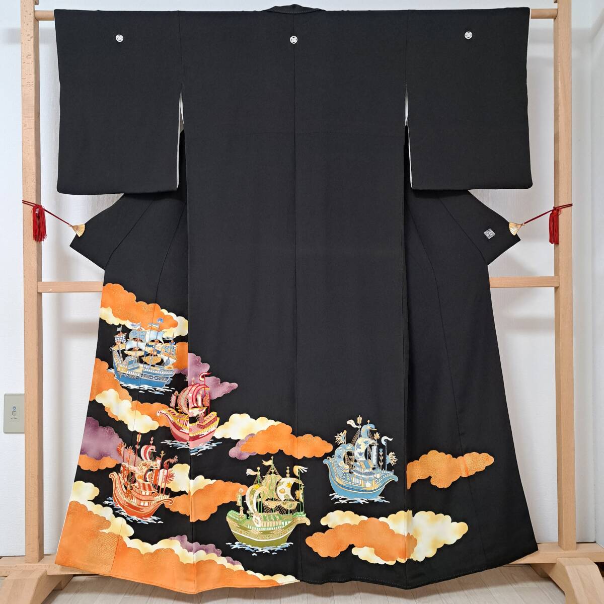 即決■着物の越田■裄67.5身丈162.5正絹 黒留 大彦 フォーマル 結婚式 南蛮船 刺繍 ゆったりサイズ 落款あり 比翼有り BC◇め27R02拍卖