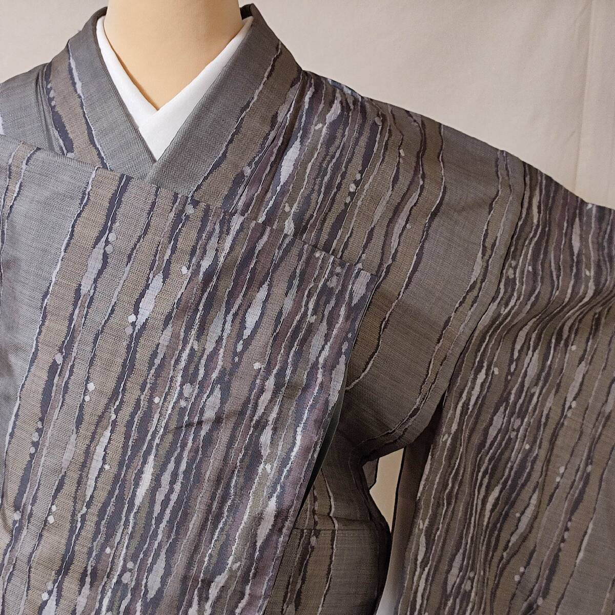 即決■着物の越田■裄67身丈166 大島紬 袷 L寸 カーキ系のお色味 カタス■め28E05拍卖