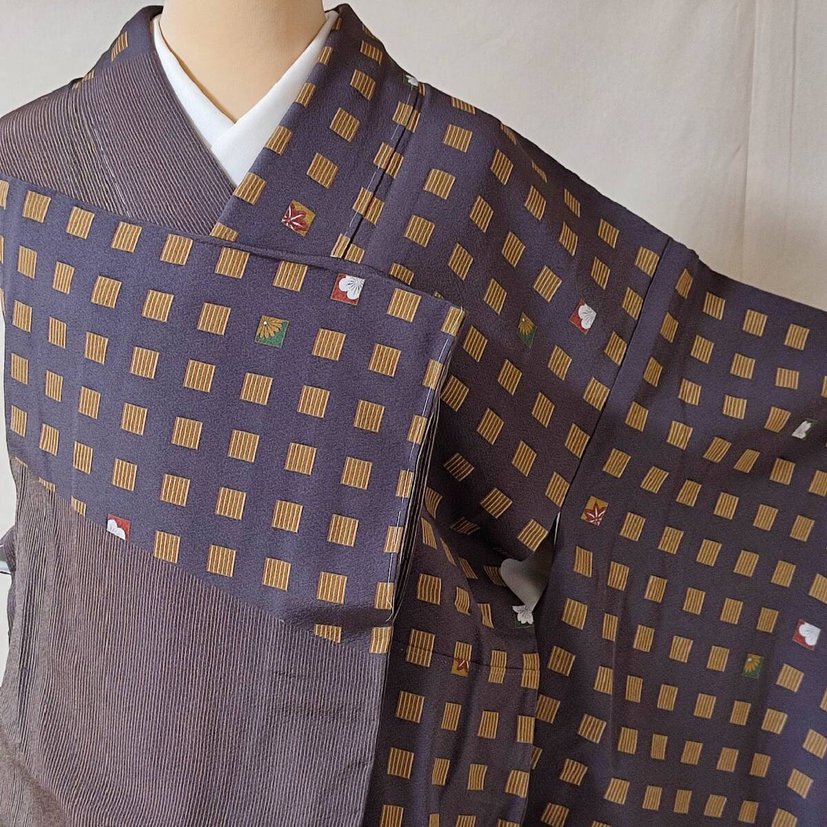 即決■着物の越田■裄66身丈158 正絹 小紋 袷 落款有り しつけ糸付き 共八掛 ブラウン系■め28E07拍卖