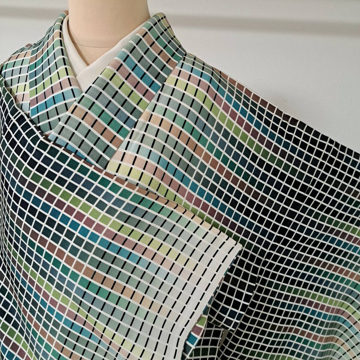 即決■着物の越田■裄71身丈162 正絹 小紋 裄長 ゆったりサイズ 個性的 普段着 おでかけに H◇め31R05拍卖