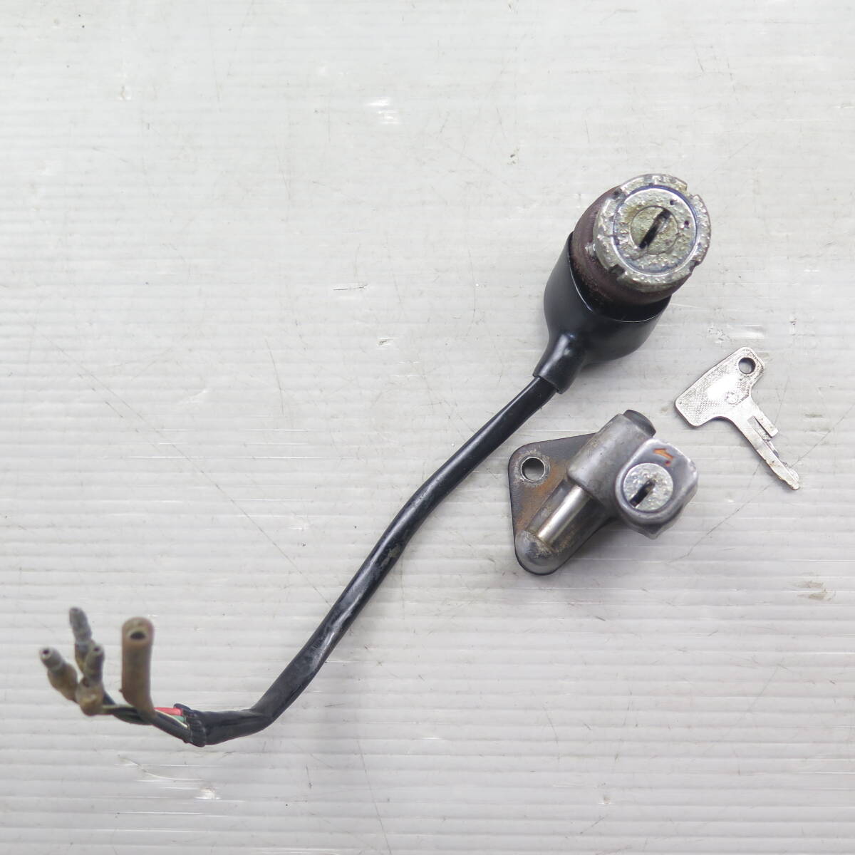 ★CB50 純正キーセット 当時物 ハンドルロック ヘルメットロック ホンダ HONDA KR060516拍卖