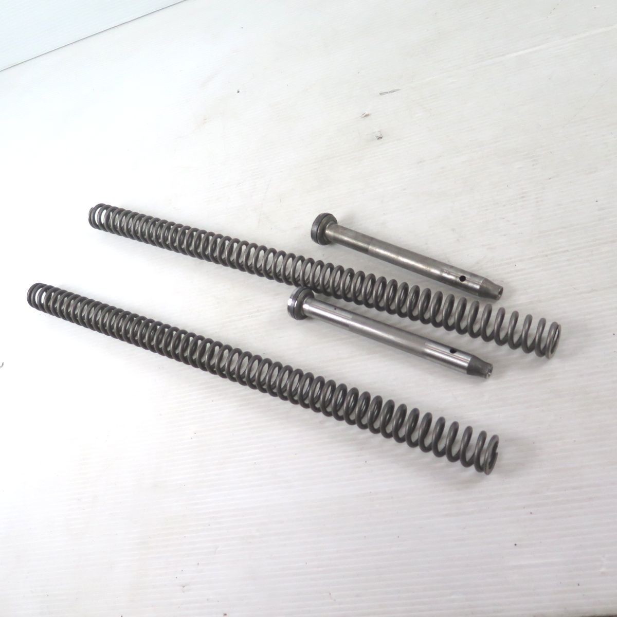 ◆ハーレー純正 FLSTF フロントフォーク用スプリング ノーマル 2022030357拍卖