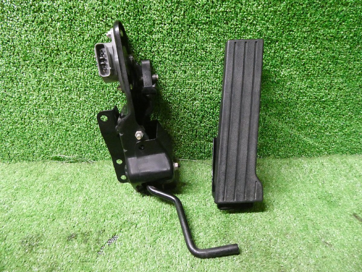 【A68365】 ◇キャンターガッツ FB70B アクセルペダル MK386457拍卖