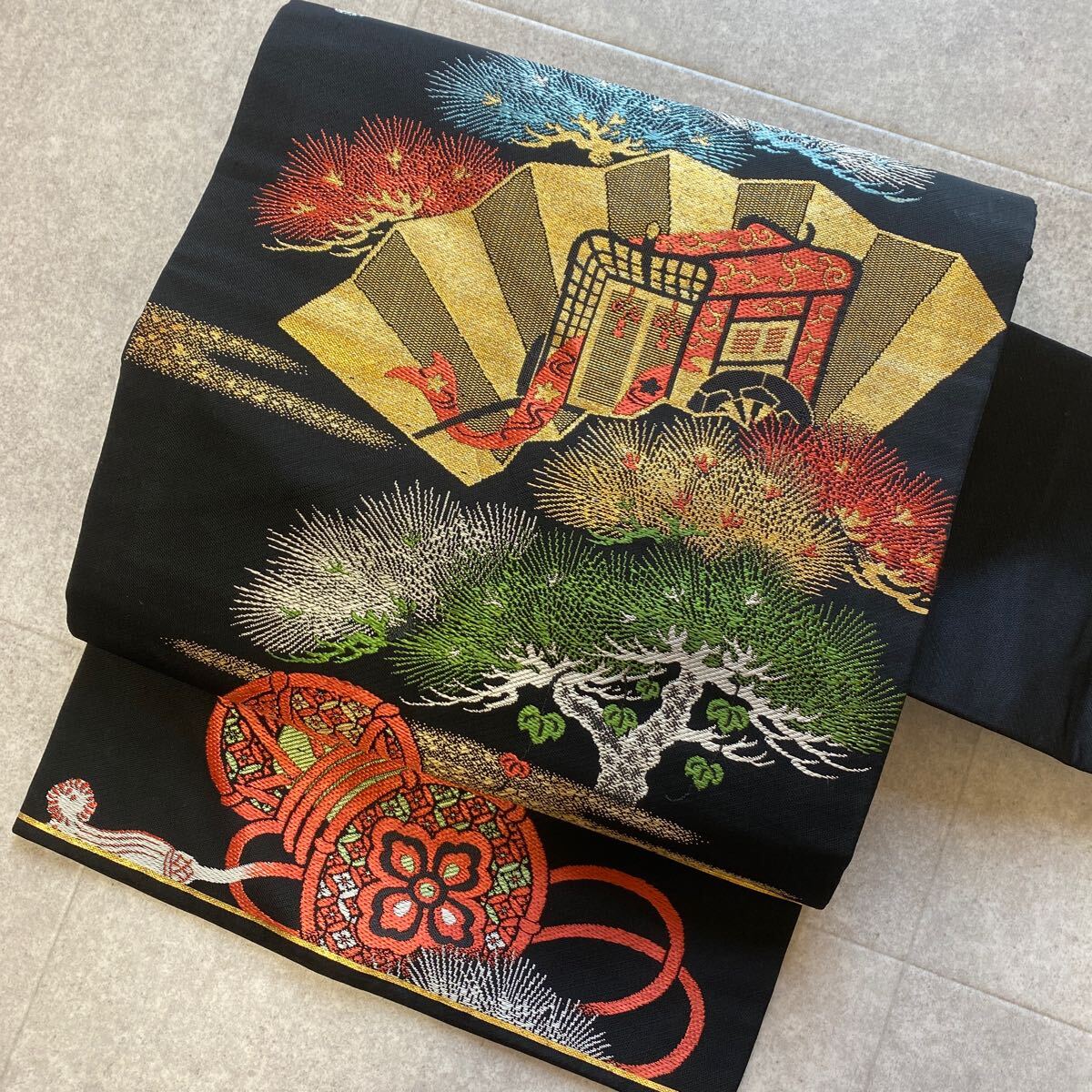 アンティーク 名古屋帯 黒 金 松 鼓 扇 御所車 着物 昭和レトロ 大正ロマン モダン 和洋折衷コーデ リメイク 25こ29-14s拍卖