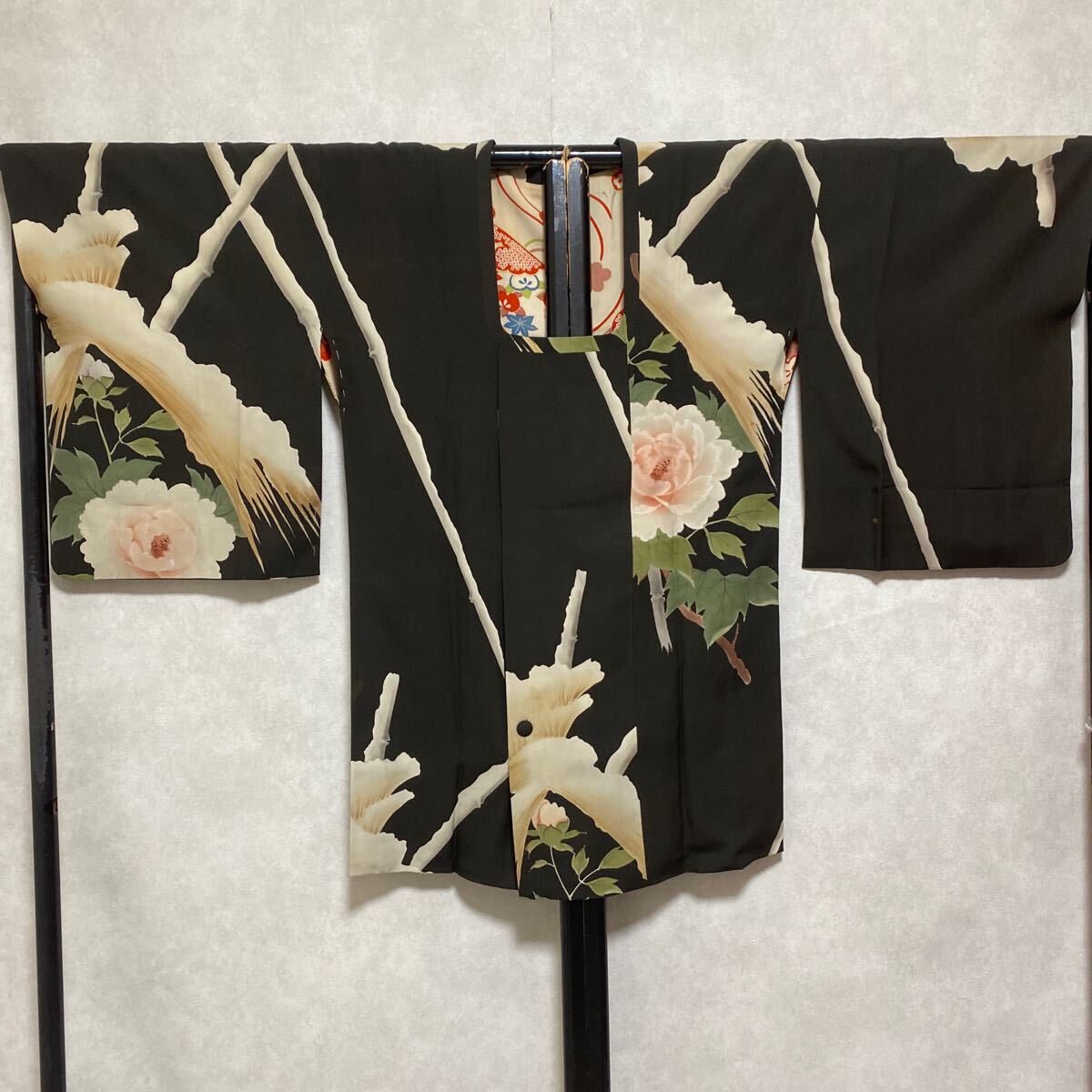 羽織 アンティーク 長羽織 道中着 道行 着物 黒 大柄 白花 昭和レトロ 和洋折衷コーデ リメイク 25こ31-24s拍卖