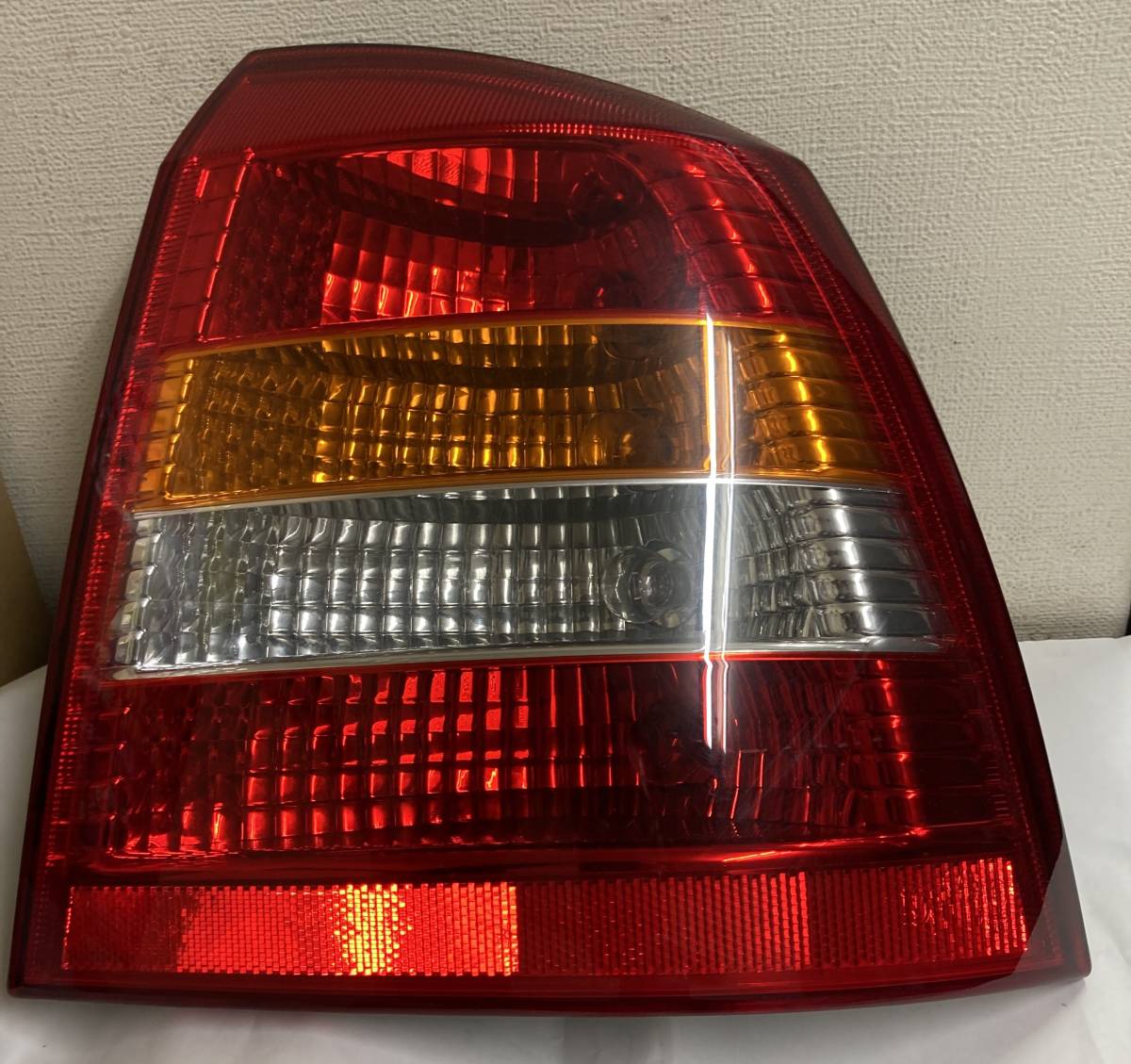 オペル アストラ テール ランプ レンズ テールライト 右 R 送料無料拍卖