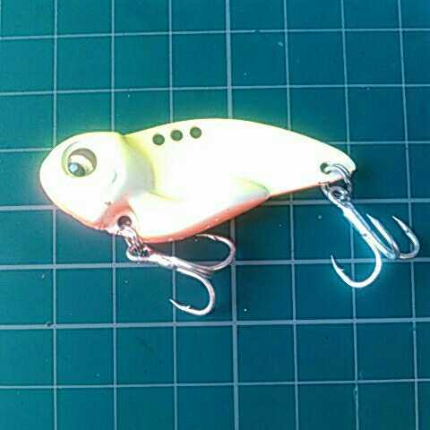 新品 メタルバイブ 5cm 20g 蛍光イエロー 検)B級ルアー 野池 ブラックバス 巻物 オカッパリ 丘っぱり シーバス 鉄板 テッパン拍卖