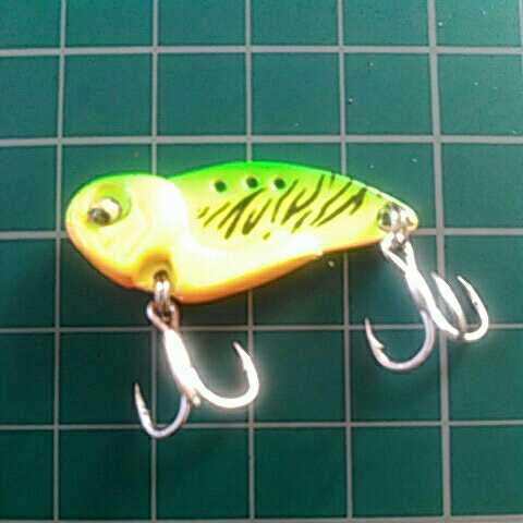 メタルバイブ 35mm 8g ホットタイガー 検)B級ルアー ソナー シケイダー ゲイブレード オカッパリ 丘っぱり ブラックバス 野池 ブルーギル拍卖