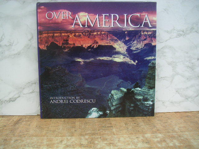 ∞ OVER AMERICA Andrei Codrescu、著 FOG CITY PRESS、刊 2003年発行 ●洋書です、英文表記●大型本です、送料注意●拍卖
