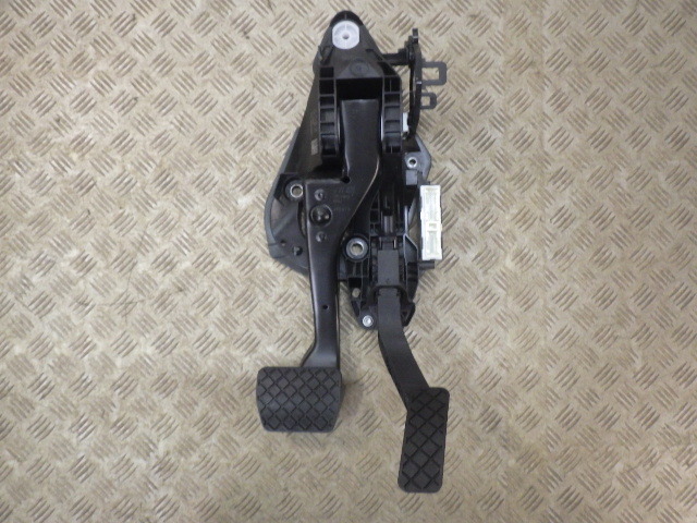 【Y0252】 美品 中古 VW Tiguan ティグアン TDI 4MOTION Highline 5NDFGF 2020年1月 アクセルペダル ブレーキペダル ペダルセット 即決拍卖