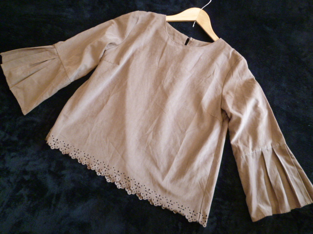 Khalita○ベージュ茶系カットワークスカラップベル袖スエード調トップスM/カットソー長袖○ST1015拍卖