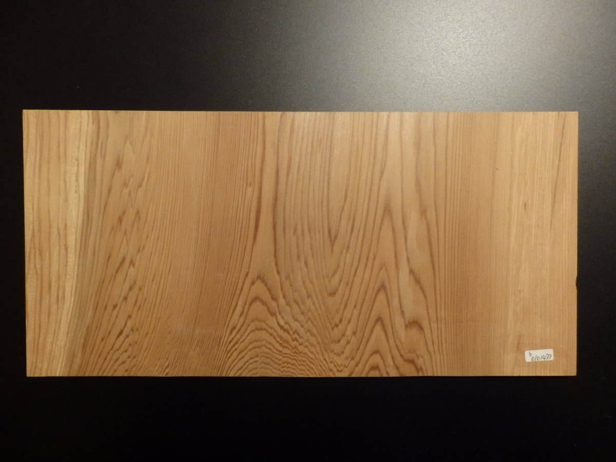 b0101433 杉●端材●約39cm×18.7cm×7mm☆無垢板1枚板 木材 板 DIY 板材 天板 棚板 テーブル 看板 花台など種類豊富!拍卖