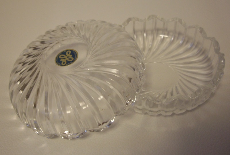 素敵!美品!★HOYA ホヤ★ガラスの器 ガラスの小物入れ★横幅約9cm、高さ約4.5cm★日本製拍卖