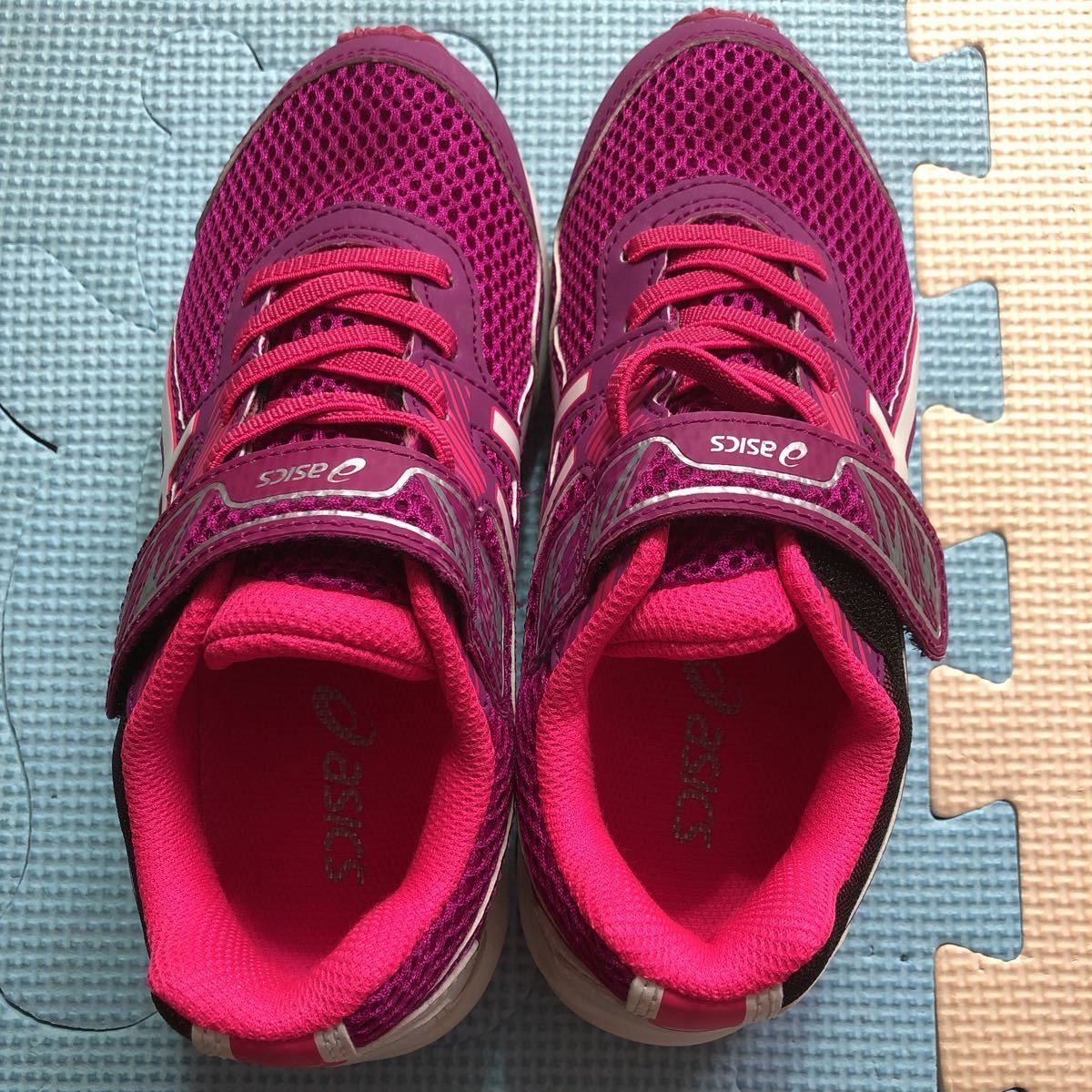 【超美品即決】アシックス子供用シューズ 20cm 女の子用スニーカー拍卖