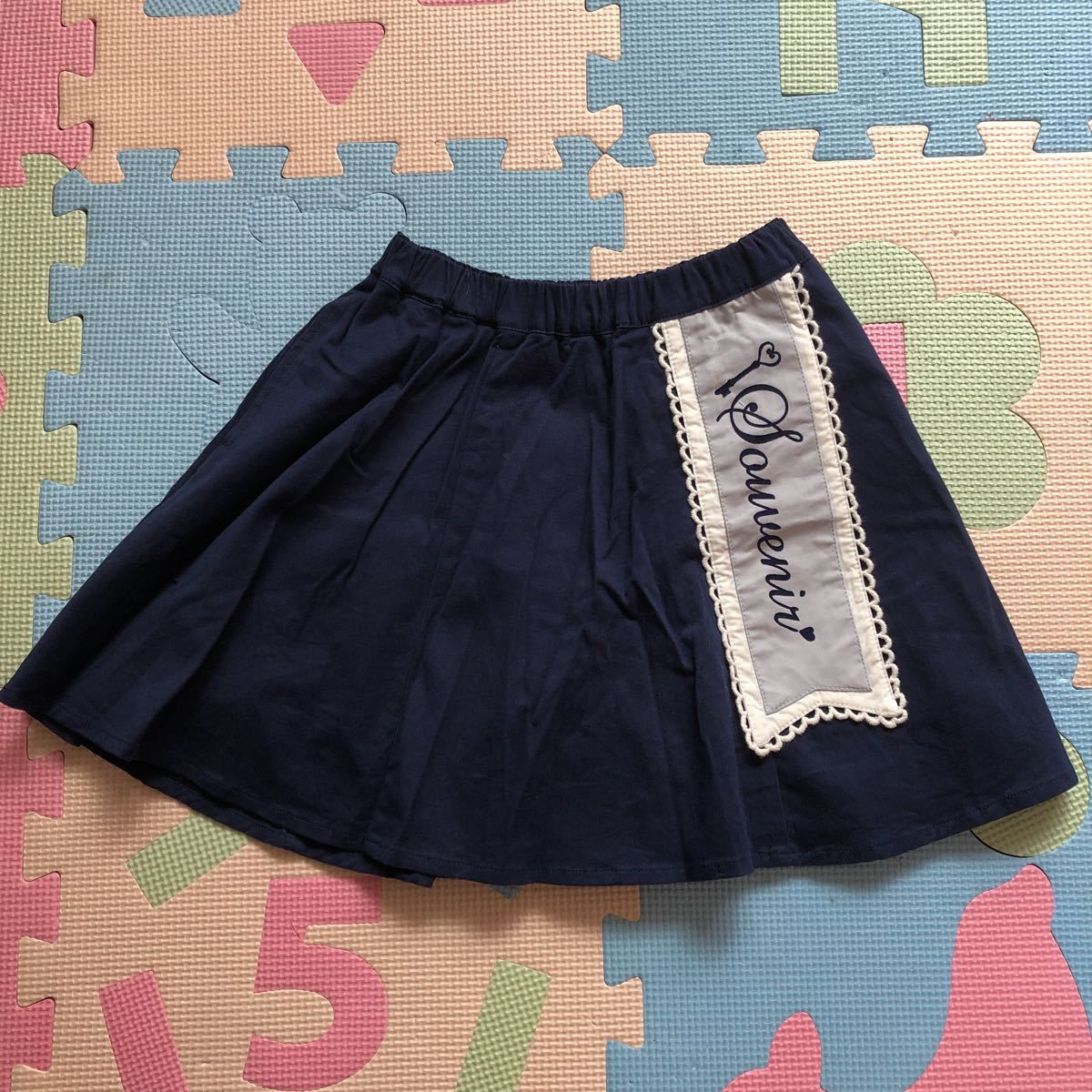 【新品の即決】アクシーズファムとっても上品で可愛い一分丈パンツ付きスカート120cm拍卖