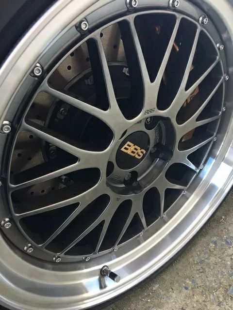 取り付け例あり 高級感抜群カーボンエアバルブショート エアバルブキャップ カー用品 外装パーツ ホイール タイヤ周辺用品 簡単装着 拍卖