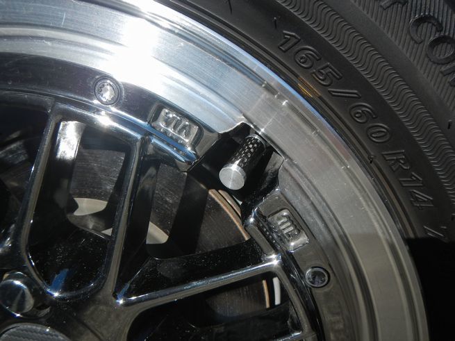 ダイハツ アトレー 取り付け例あり 高級感抜群カーボンエアバルブロング エアバルブキャップ カー用品 外装パーツ拍卖