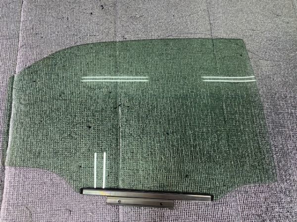 即決!130マークX【純正 右リア 窓 ガラス M408】右後 ウィンドウ ウインドウ ウィンドー ウインドー 硝子 GRX130 NO.2068拍卖